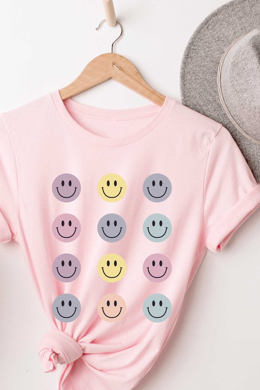 MULTI HAPPY FACES GRAPHIC T-SHIRT