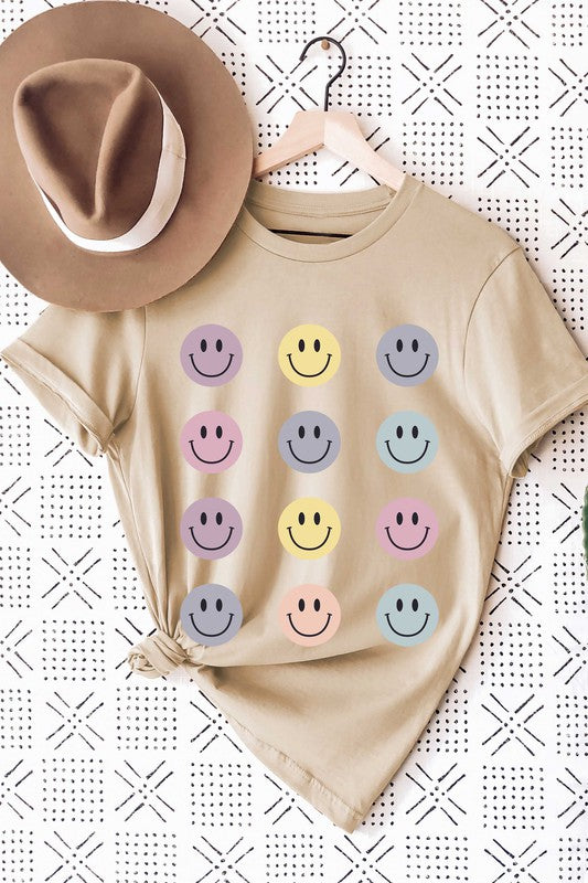 MULTI HAPPY FACES GRAPHIC T-SHIRT