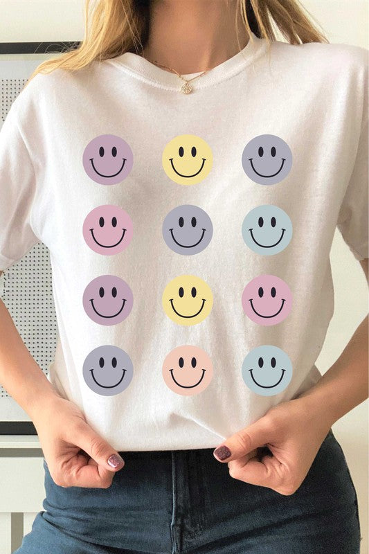 MULTI HAPPY FACES GRAPHIC T-SHIRT