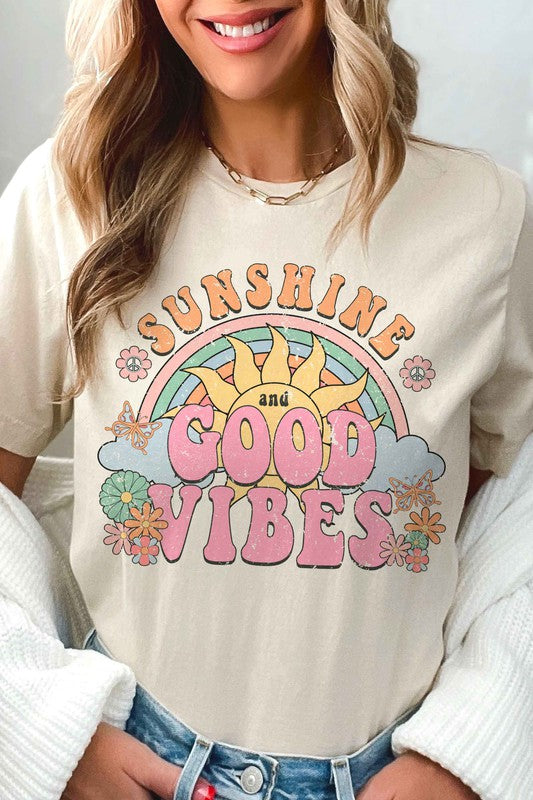 SUNSHINE AND GOOD VIBES GRAPHIC T-SHIRT