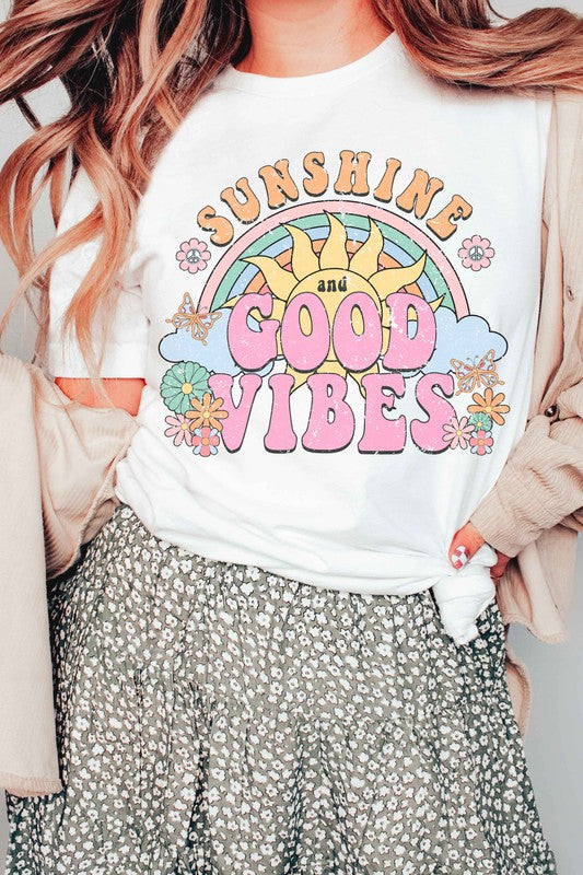 SUNSHINE AND GOOD VIBES GRAPHIC T-SHIRT