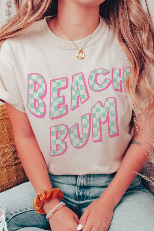 CHECKERED BEACH BUM GRAPHIC T-SHIRT