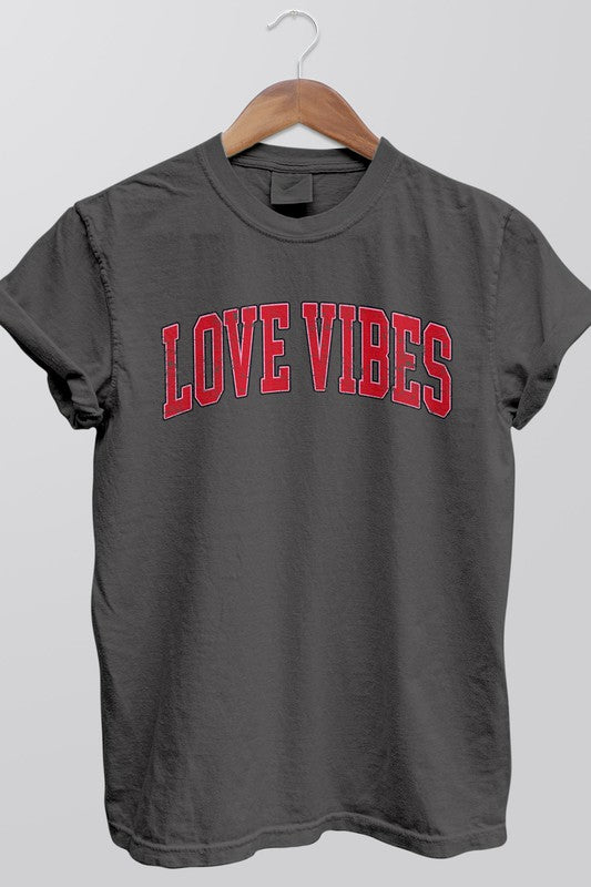 Retro Love Vibes Valentines Day, Garment Dye Tee