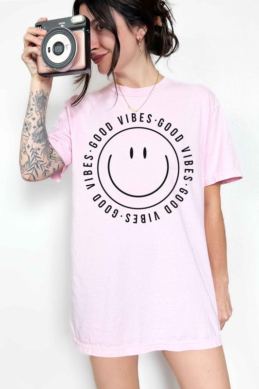 GOOD VIBES HAPPY SMILES GRAPHIC TEE