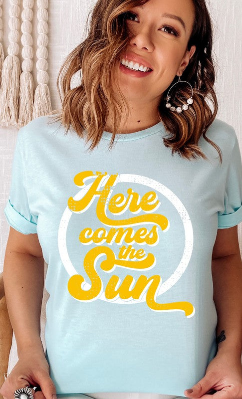 Retro Here Comes the Sun Graphic Tee T-Shirt